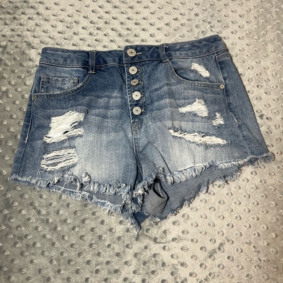 Refuge Denim Frayed cut off Shorts 4 - Picture 1 of 4